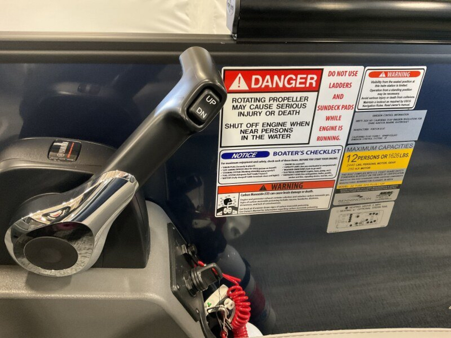 New 2025 BENNINGTON 23 S SWINGBACK TRITOON Pontoon Boat