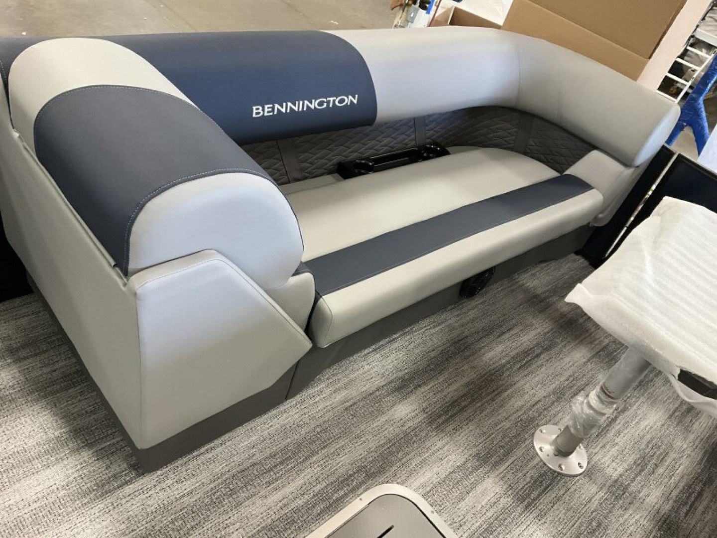New 2025 BENNINGTON 23 S SWINGBACK TRITOON Pontoon Boat