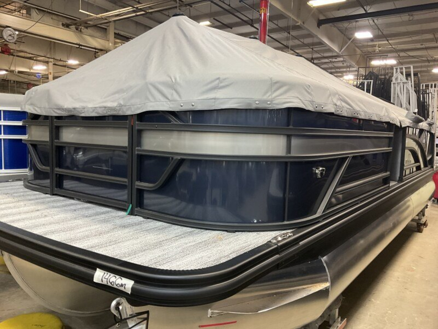 New 2025 BENNINGTON 23 S SWINGBACK TRITOON Pontoon Boat