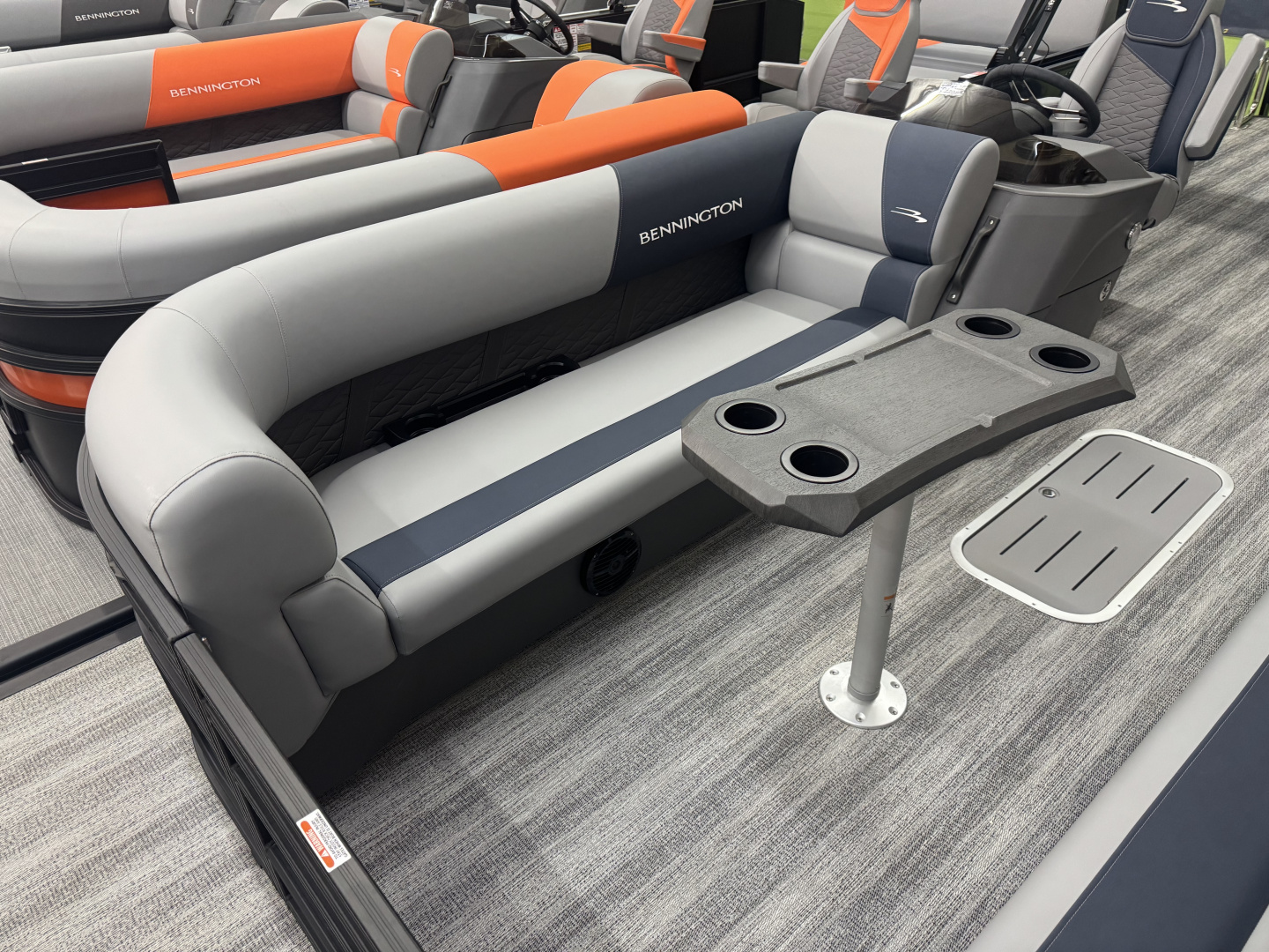 New 2025 BENNINGTON 23 S SWINGBACK TRITOON Pontoon Boat