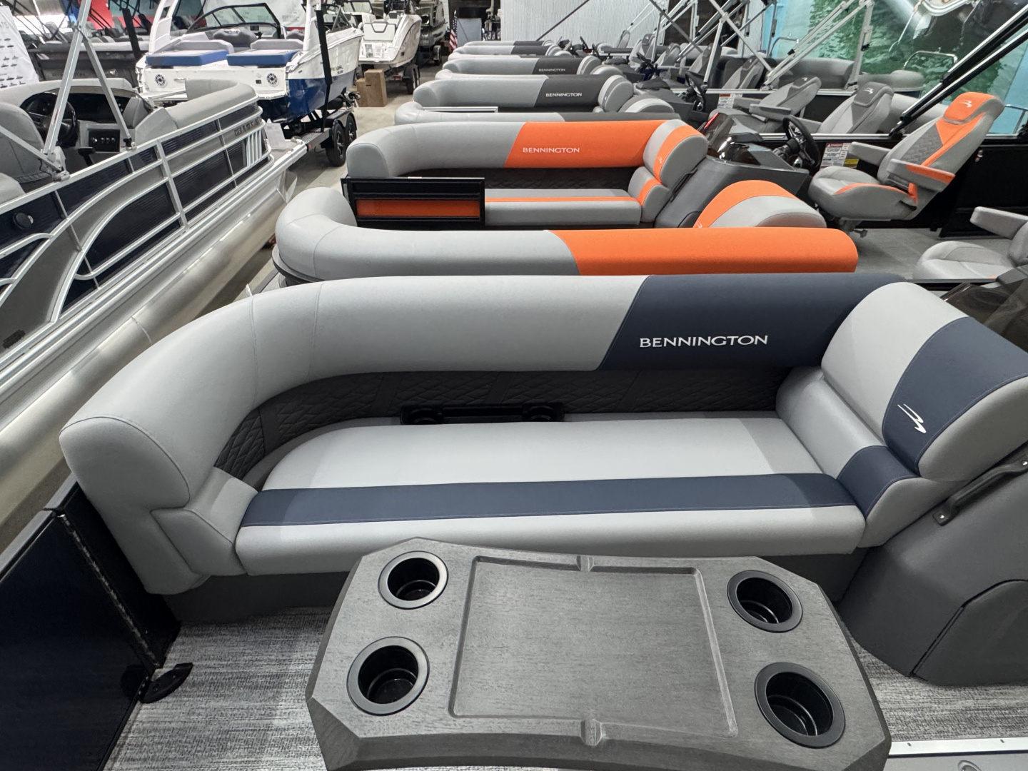 New 2025 BENNINGTON 23 S SWINGBACK TRITOON Pontoon Boat