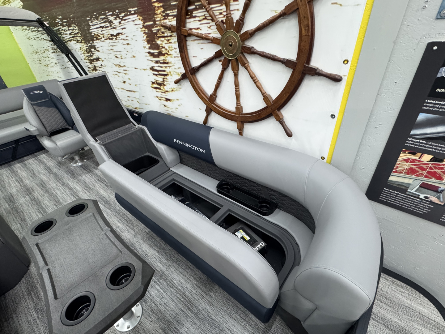 New 2025 BENNINGTON 23 S SWINGBACK TRITOON Pontoon Boat