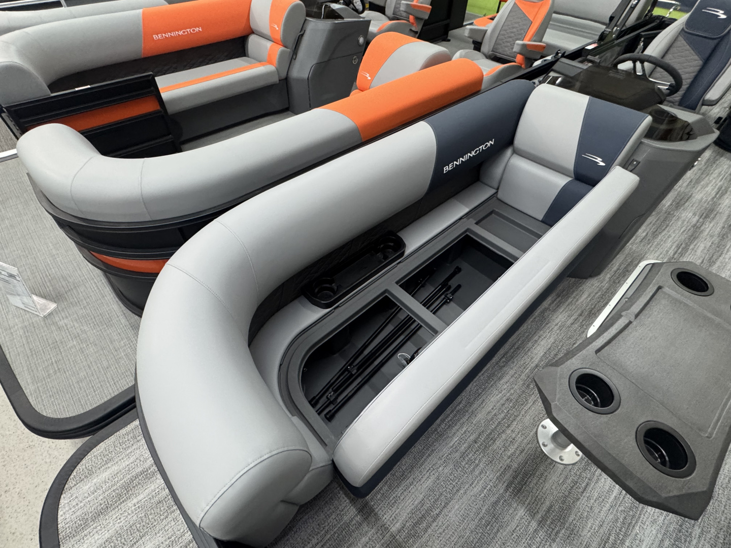 New 2025 BENNINGTON 23 S SWINGBACK TRITOON Pontoon Boat