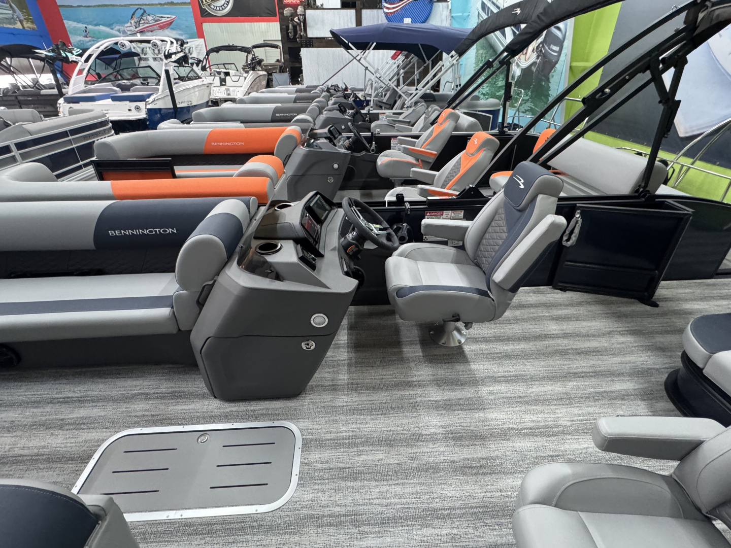 New 2025 BENNINGTON 23 S SWINGBACK TRITOON Pontoon Boat