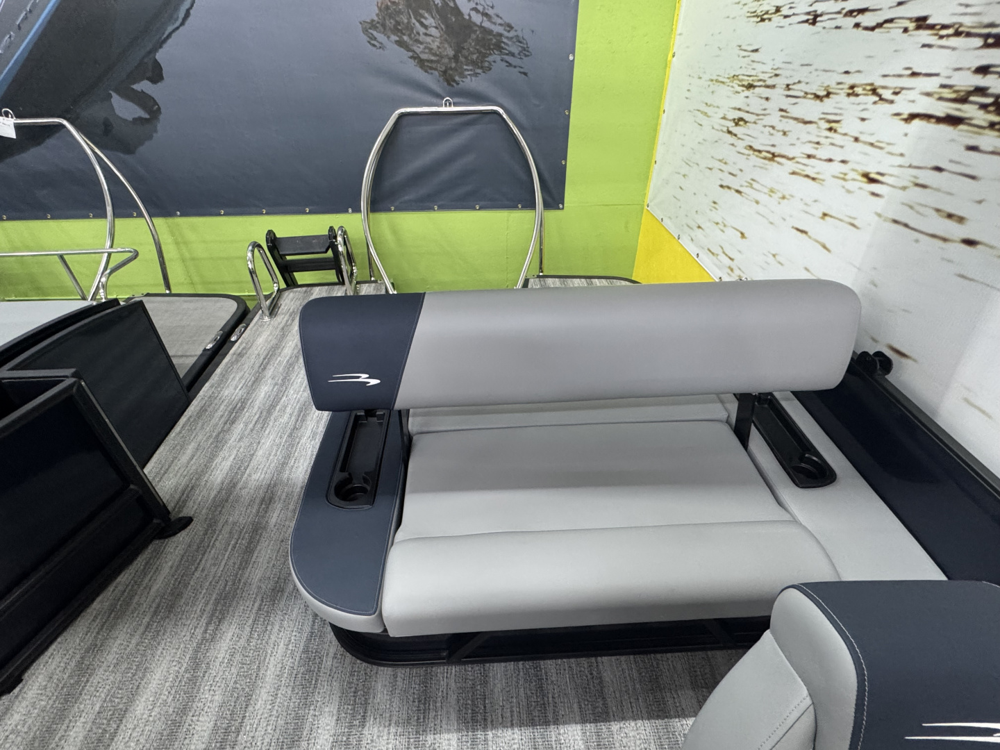 New 2025 BENNINGTON 23 S SWINGBACK TRITOON Pontoon Boat