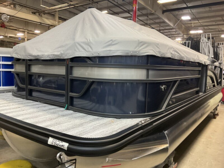 New 2025 BENNINGTON 23 S SWINGBACK TRITOON Pontoon Boat