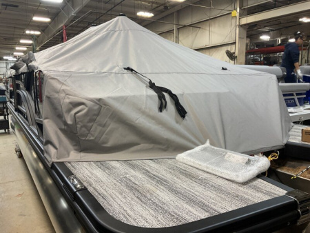 New 2025 BENNINGTON 23 S SWINGBACK TRITOON Pontoon Boat