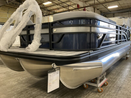 New 2025 BENNINGTON 23 S SWINGBACK TRITOON Pontoon Boat