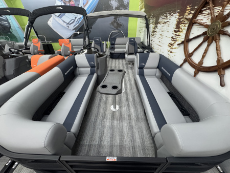 New 2025 BENNINGTON 23 S SWINGBACK TRITOON Pontoon Boat