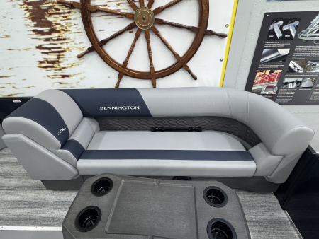New 2025 BENNINGTON 23 S SWINGBACK TRITOON Pontoon Boat