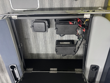 New 2025 BENNINGTON 23 S SWINGBACK TRITOON Pontoon Boat