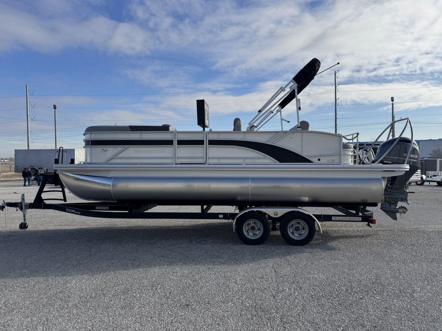 New 2025 BENNINGTON 22 S SWINGBACK TRITOON Pontoon Boat