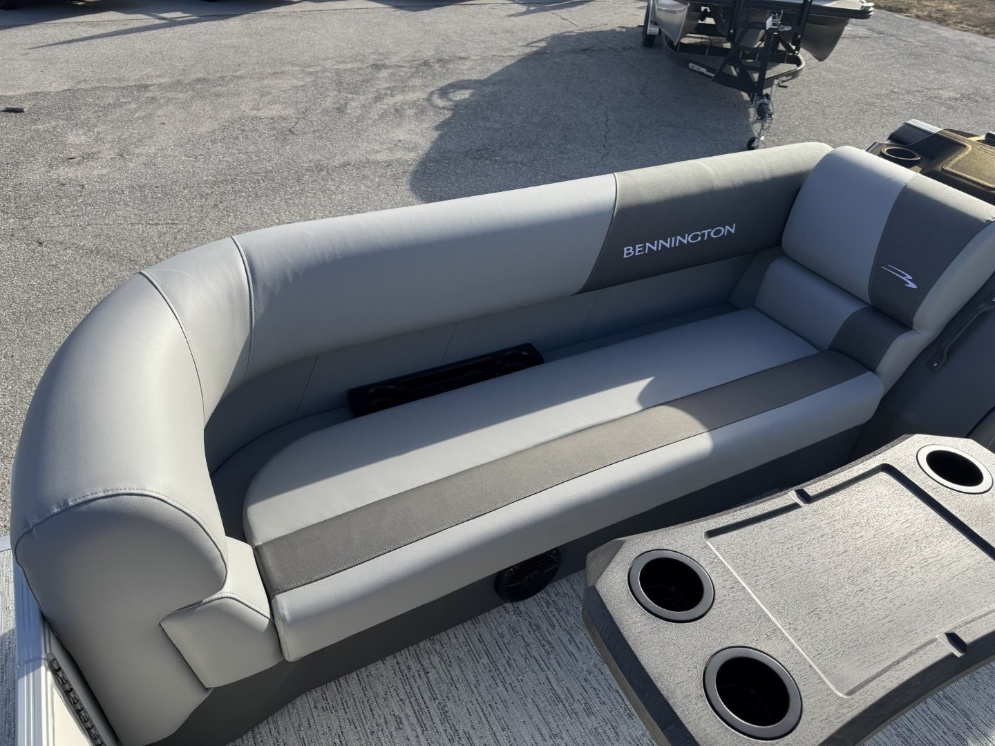 New 2025 BENNINGTON 22 S SWINGBACK TRITOON Pontoon Boat