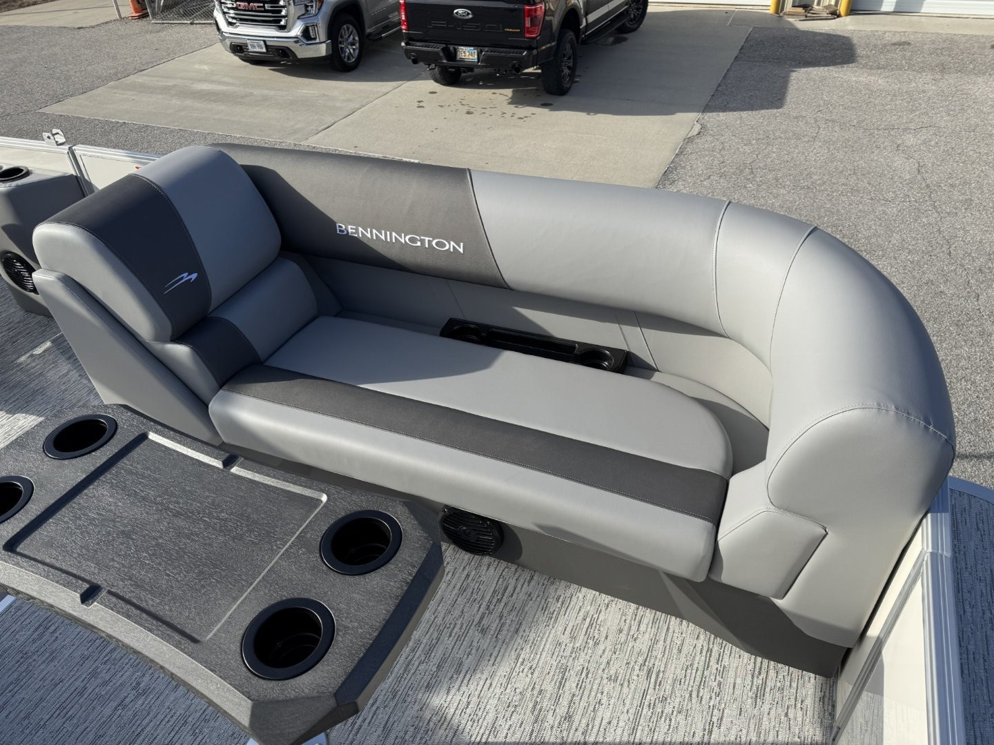 New 2025 BENNINGTON 22 S SWINGBACK TRITOON Pontoon Boat