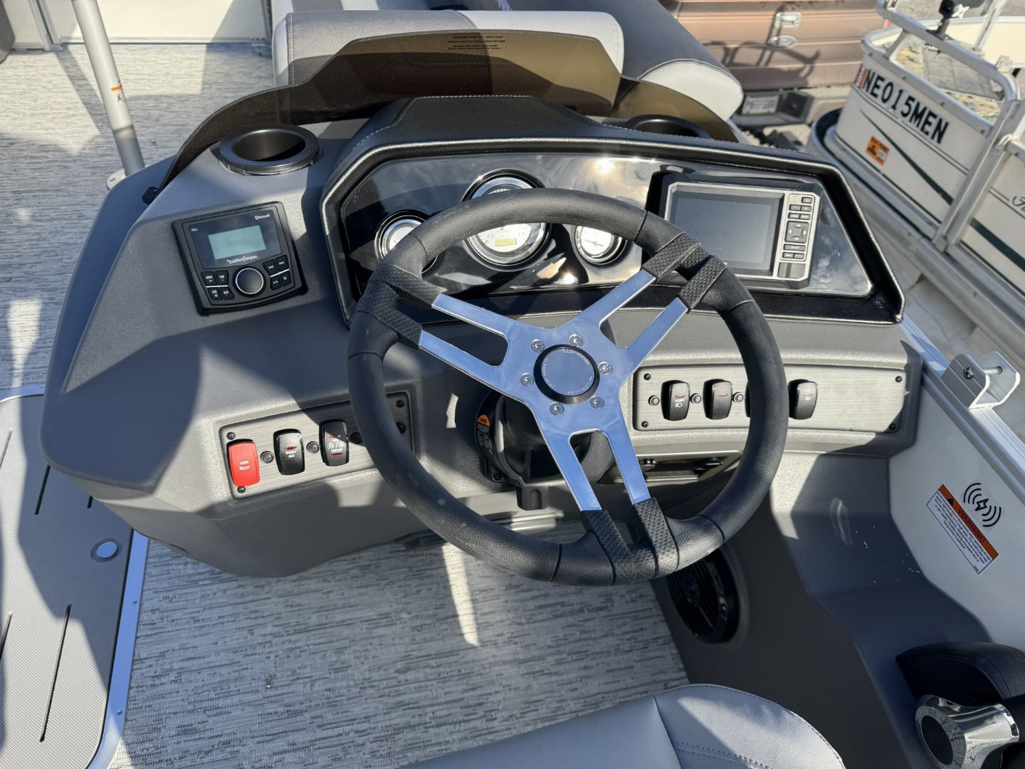 New 2025 BENNINGTON 22 S SWINGBACK TRITOON Pontoon Boat