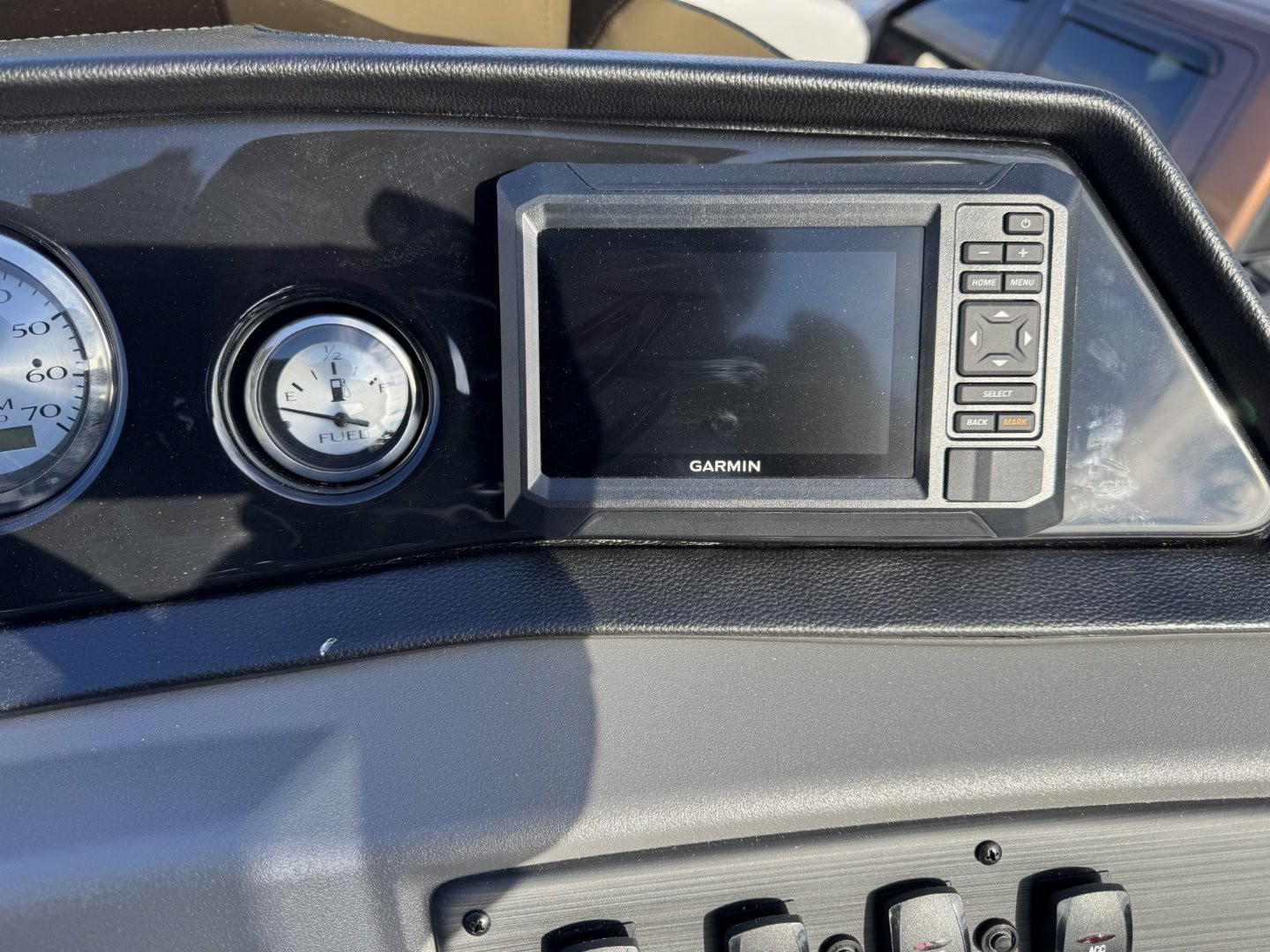 New 2025 BENNINGTON 22 S SWINGBACK TRITOON Pontoon Boat