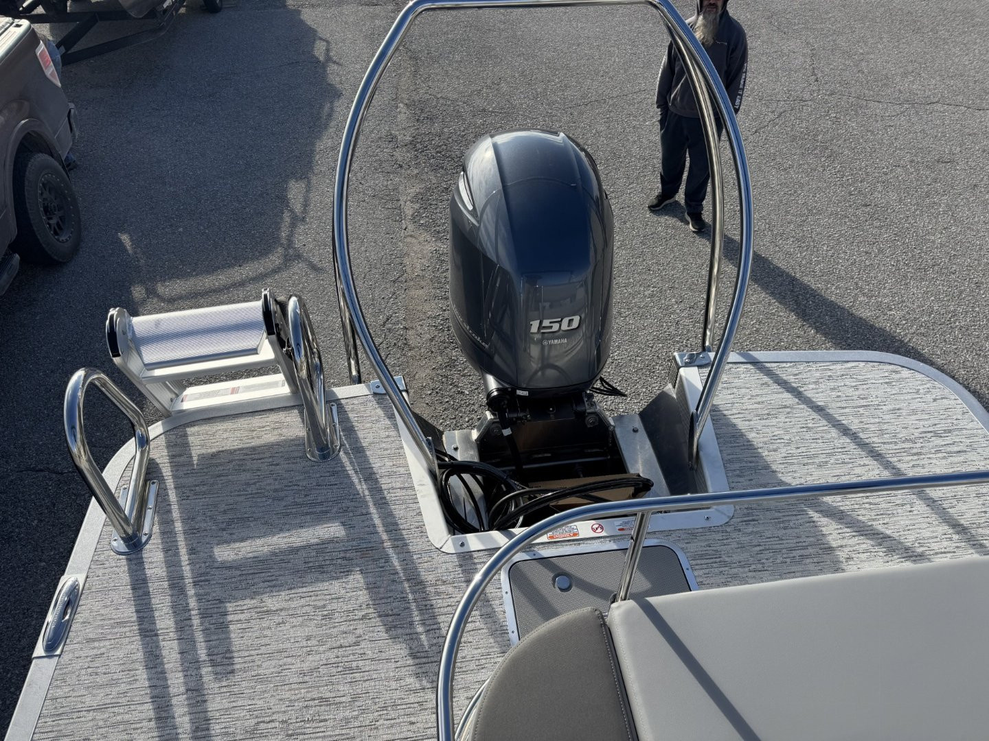 New 2025 BENNINGTON 22 S SWINGBACK TRITOON Pontoon Boat