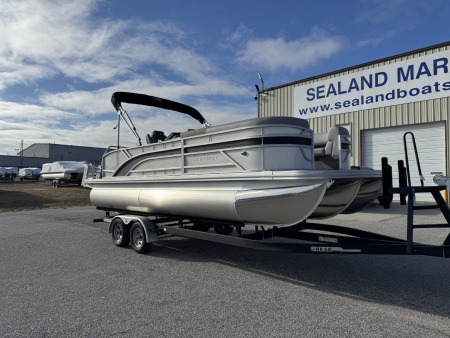 New 2025 BENNINGTON 22 S SWINGBACK TRITOON Pontoon Boat