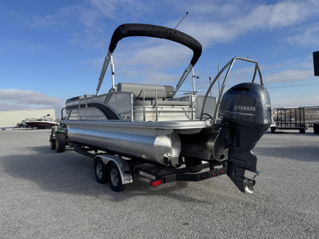 New 2025 BENNINGTON 22 S SWINGBACK TRITOON Pontoon Boat