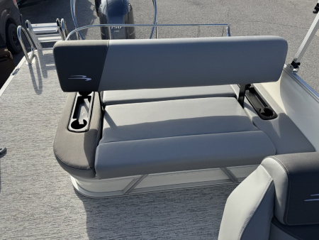 New 2025 BENNINGTON 22 S SWINGBACK TRITOON Pontoon Boat