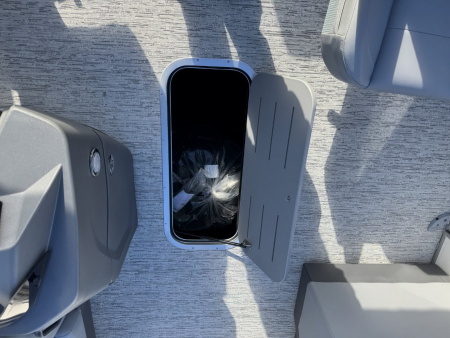 New 2025 BENNINGTON 22 S SWINGBACK TRITOON Pontoon Boat