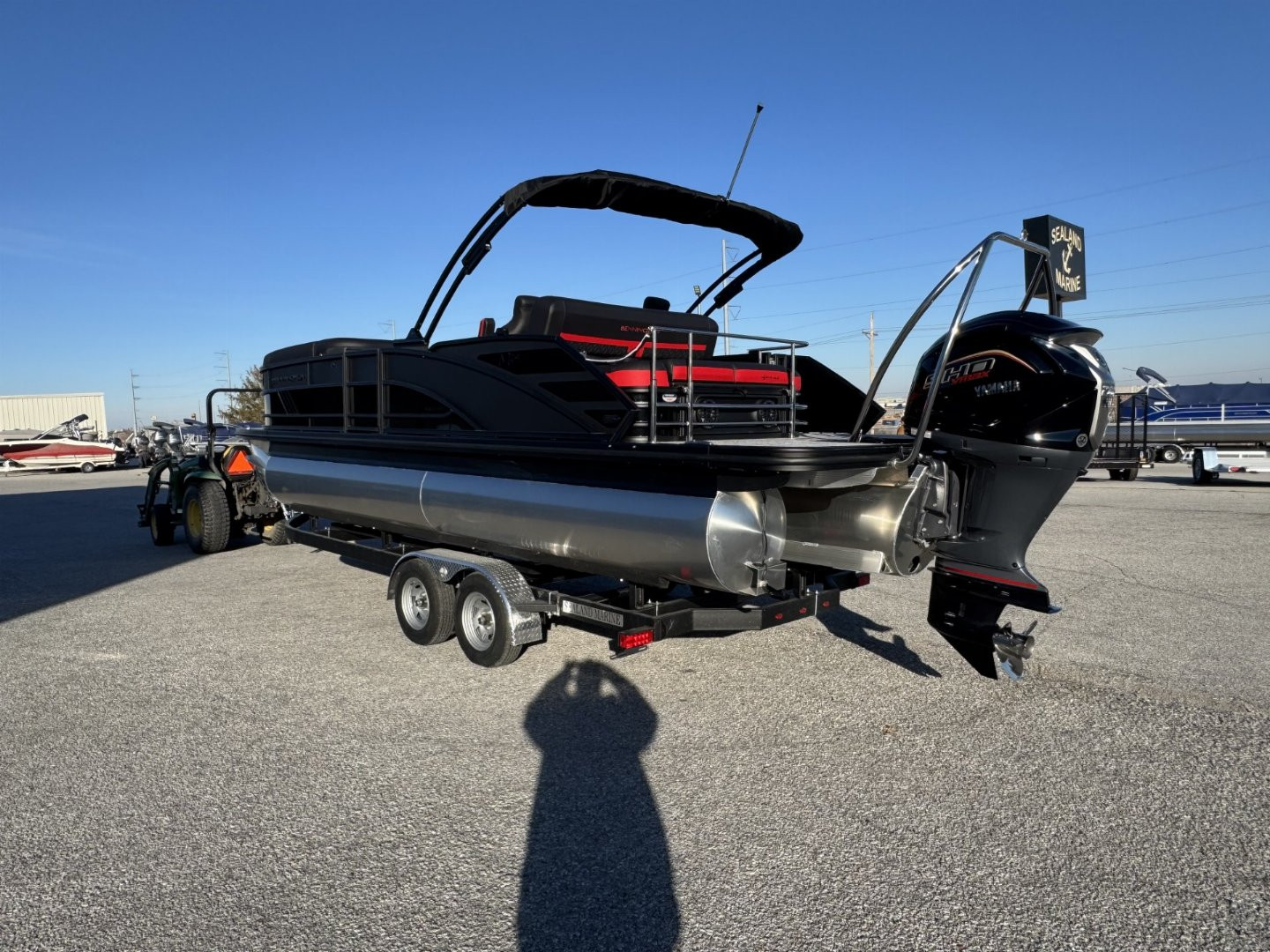 New 2025 Bennington 24 M Series Swingback Tri-Toon