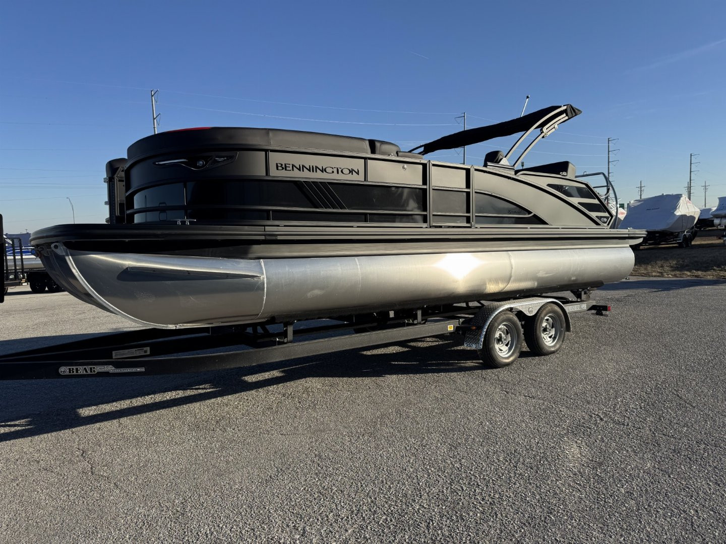 New 2025 Bennington 24 M Series Swingback Tri-Toon