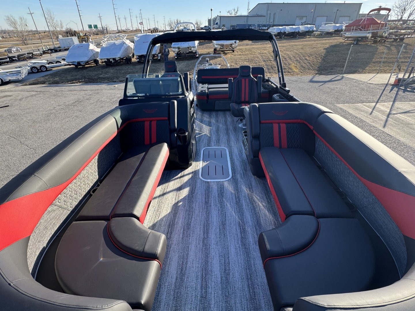 New 2025 Bennington 24 M Series Swingback Tri-Toon