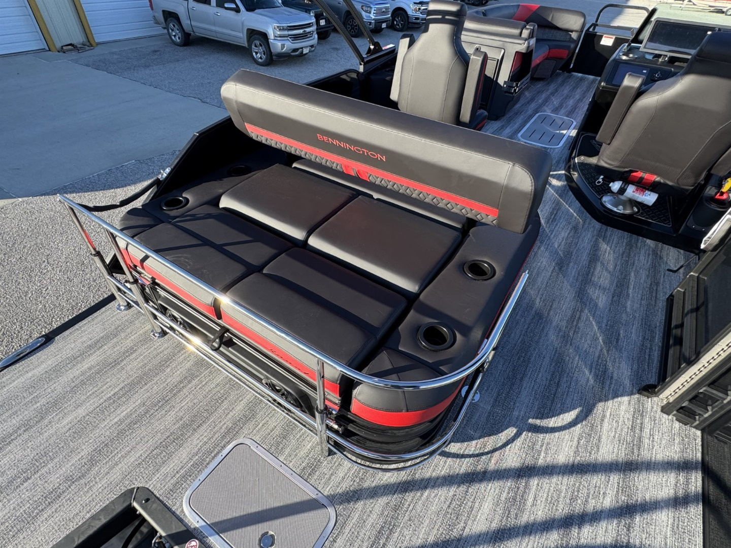 New 2025 Bennington 24 M Series Swingback Tri-Toon