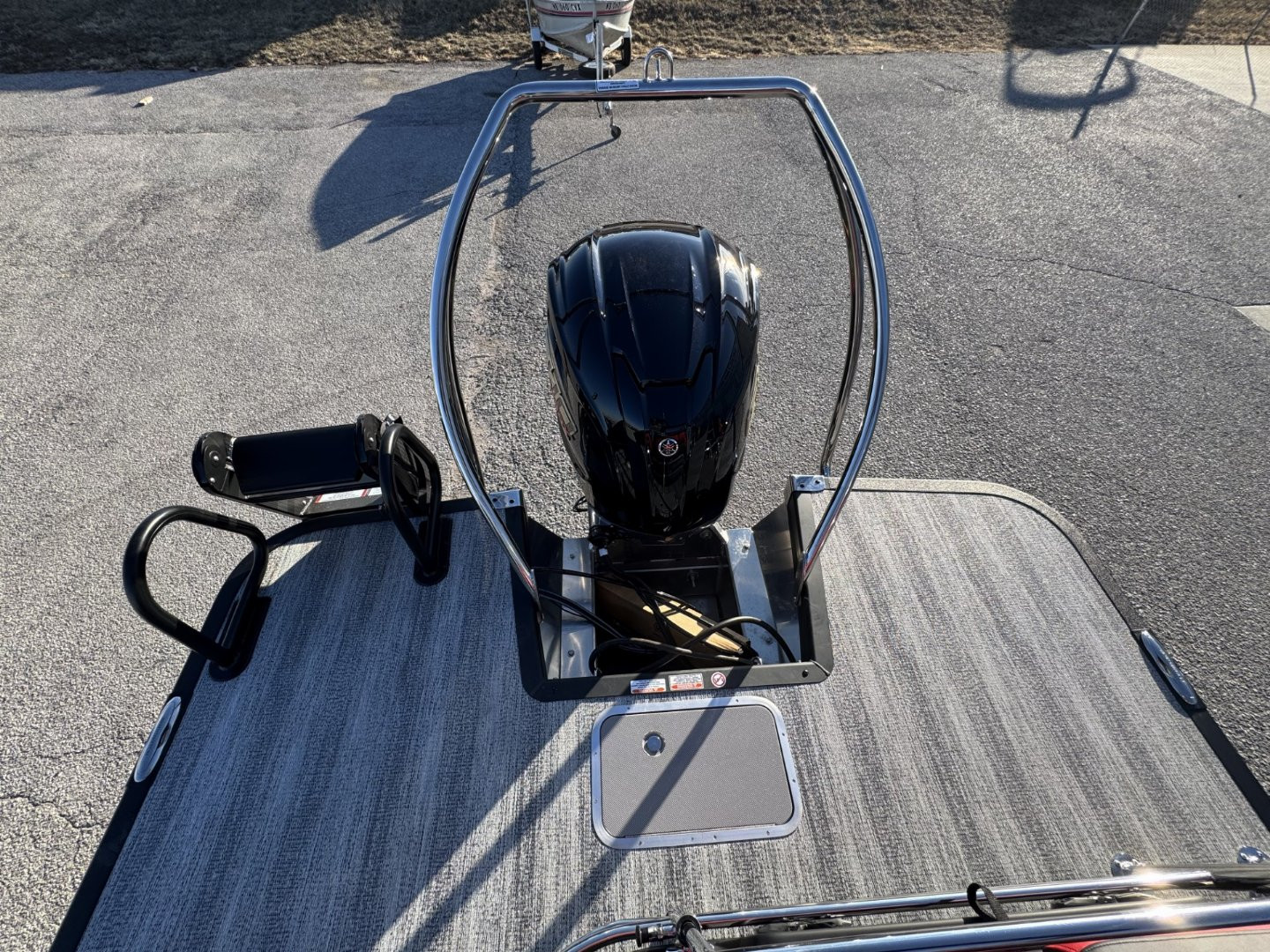 New 2025 Bennington 24 M Series Swingback Tri-Toon