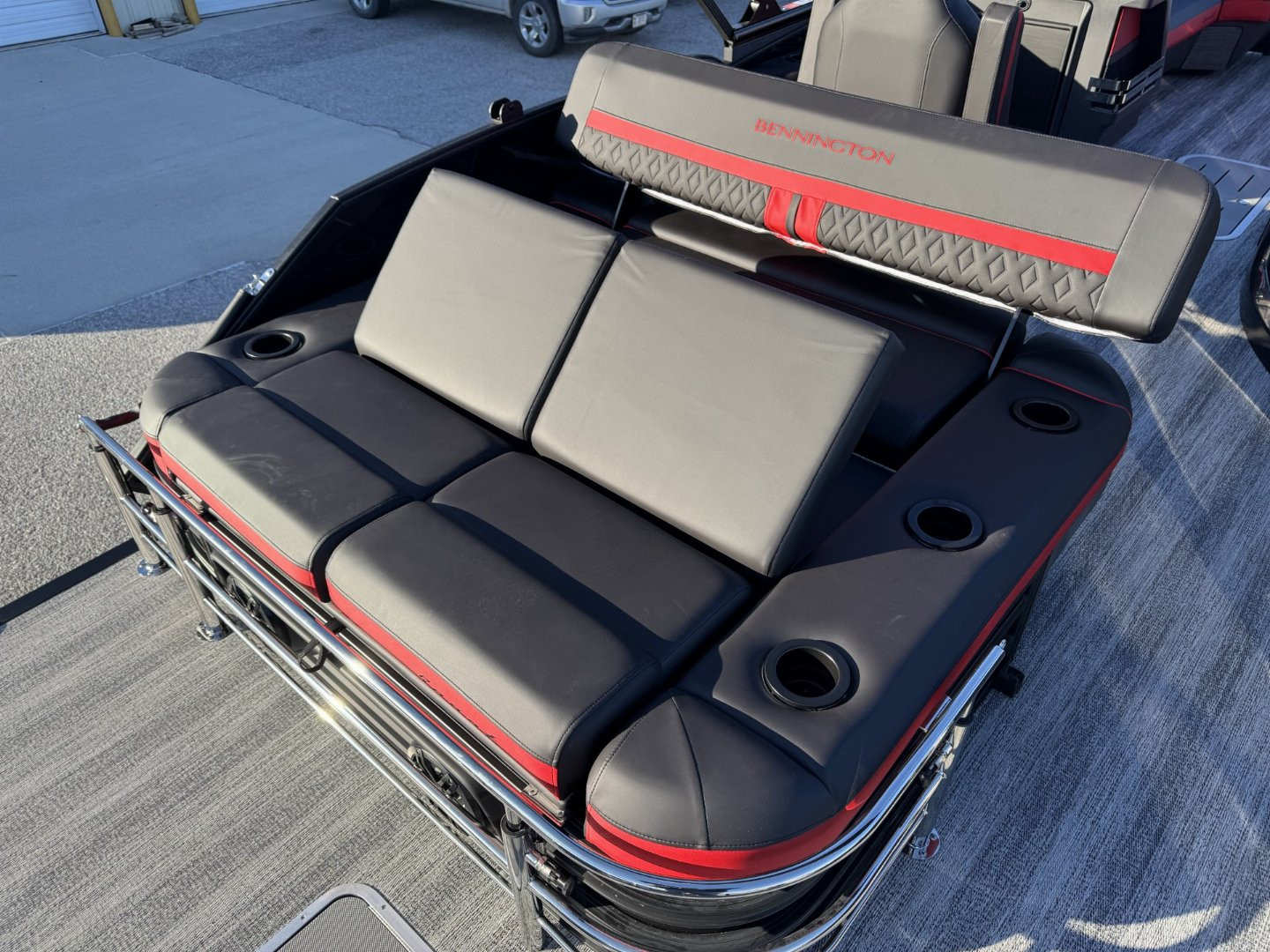 New 2025 Bennington 24 M Series Swingback Tri-Toon