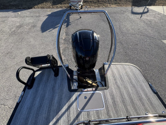New 2025 Bennington 24 M Series Swingback Tri-Toon