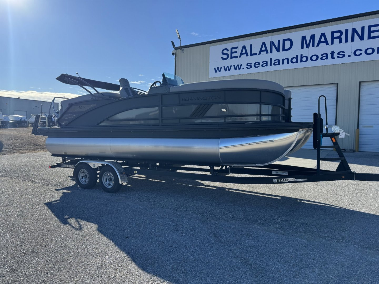 New 2025 Bennington 22 M Series Fast Back Tri-Toon