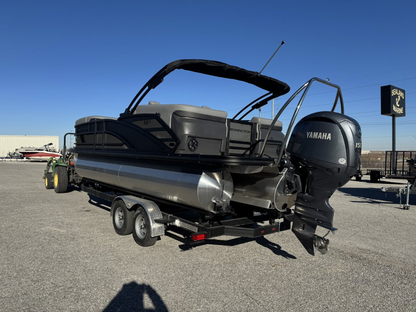 New 2025 Bennington 22 M Series Fast Back Tri-Toon