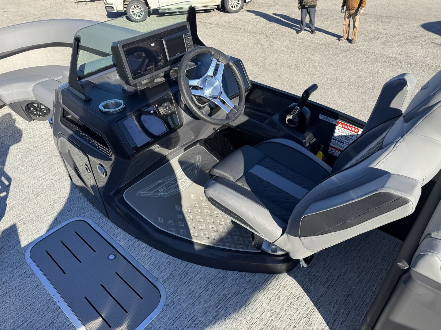 New 2025 Bennington 22 M Series Fast Back Tri-Toon