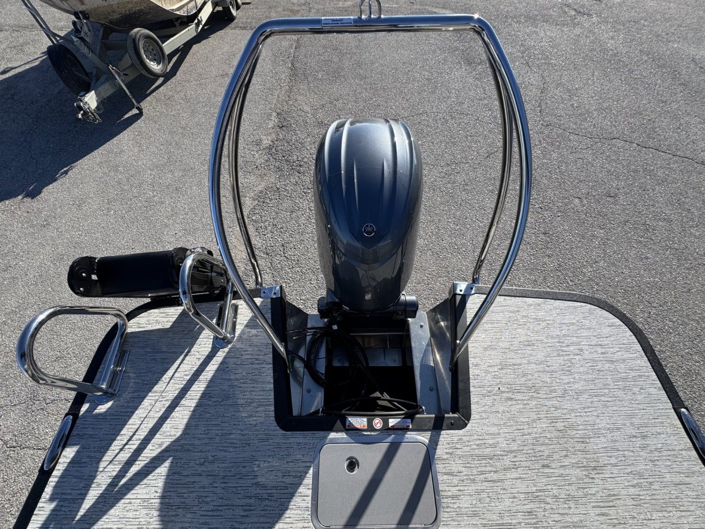 New 2025 Bennington 22 M Series Fast Back Tri-Toon