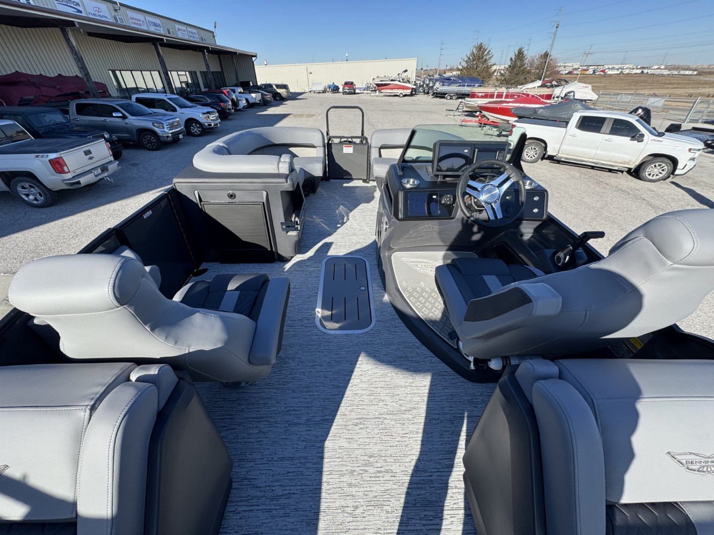 New 2025 Bennington 22 M Series Fast Back Tri-Toon