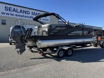 New 2025 Bennington 22 M Series Fast Back Tri-Toon