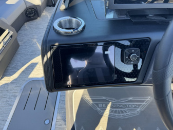 New 2025 Bennington 22 M Series Fast Back Tri-Toon