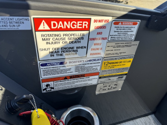 New 2025 Bennington 22 M Series Fast Back Tri-Toon