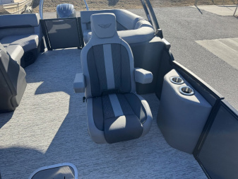 New 2025 Bennington 22 M Series Fast Back Tri-Toon