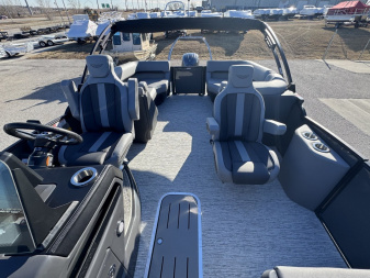 New 2025 Bennington 22 M Series Fast Back Tri-Toon