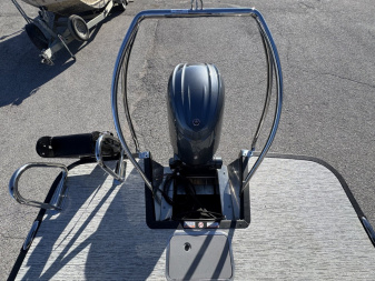 New 2025 Bennington 22 M Series Fast Back Tri-Toon