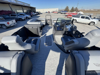 New 2025 Bennington 22 M Series Fast Back Tri-Toon