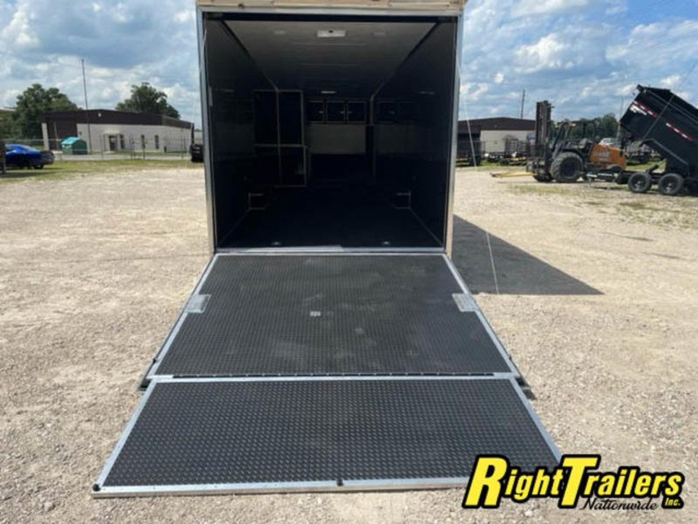 New 2023 8.5x34 Cargo Mate Race Trailer GAEL8.534TTA4