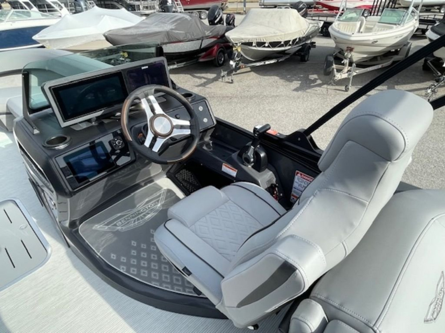 New 2025 Bennington 24 MFB Tritoon