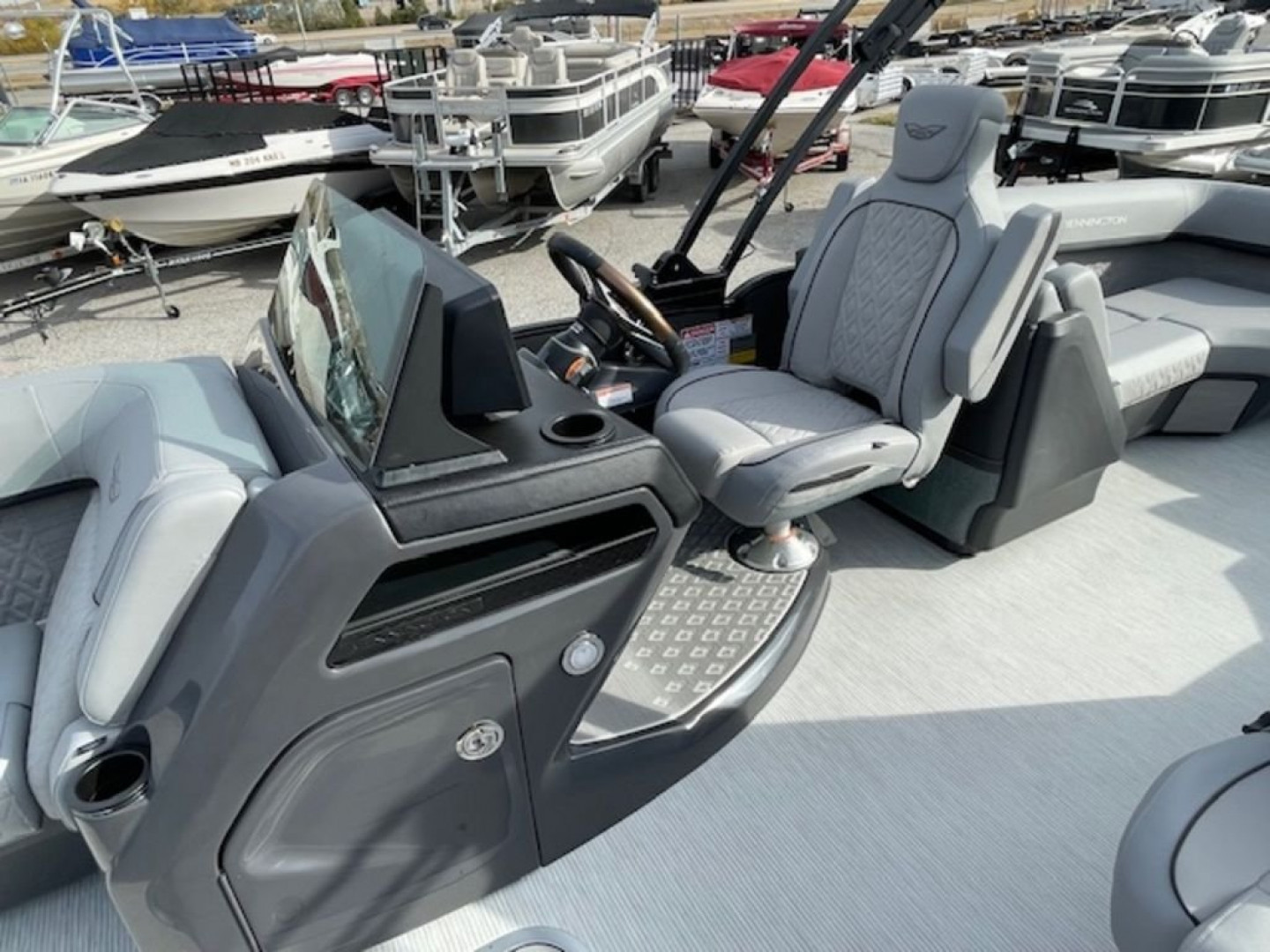 New 2025 Bennington 24 MFB Tritoon