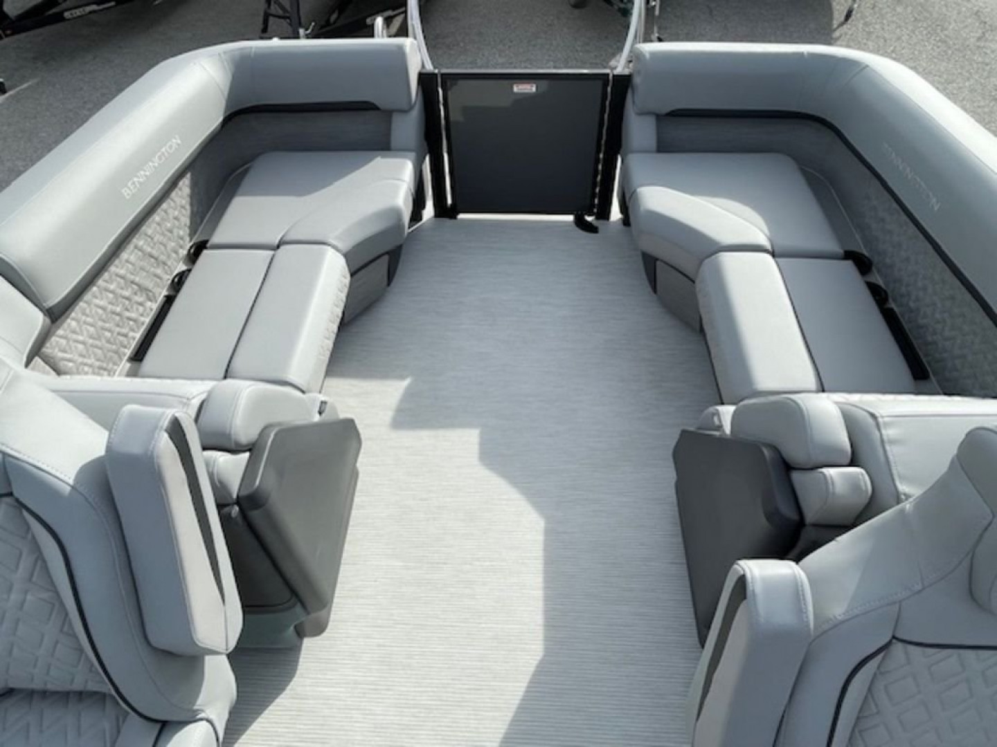 New 2025 Bennington 24 MFB Tritoon