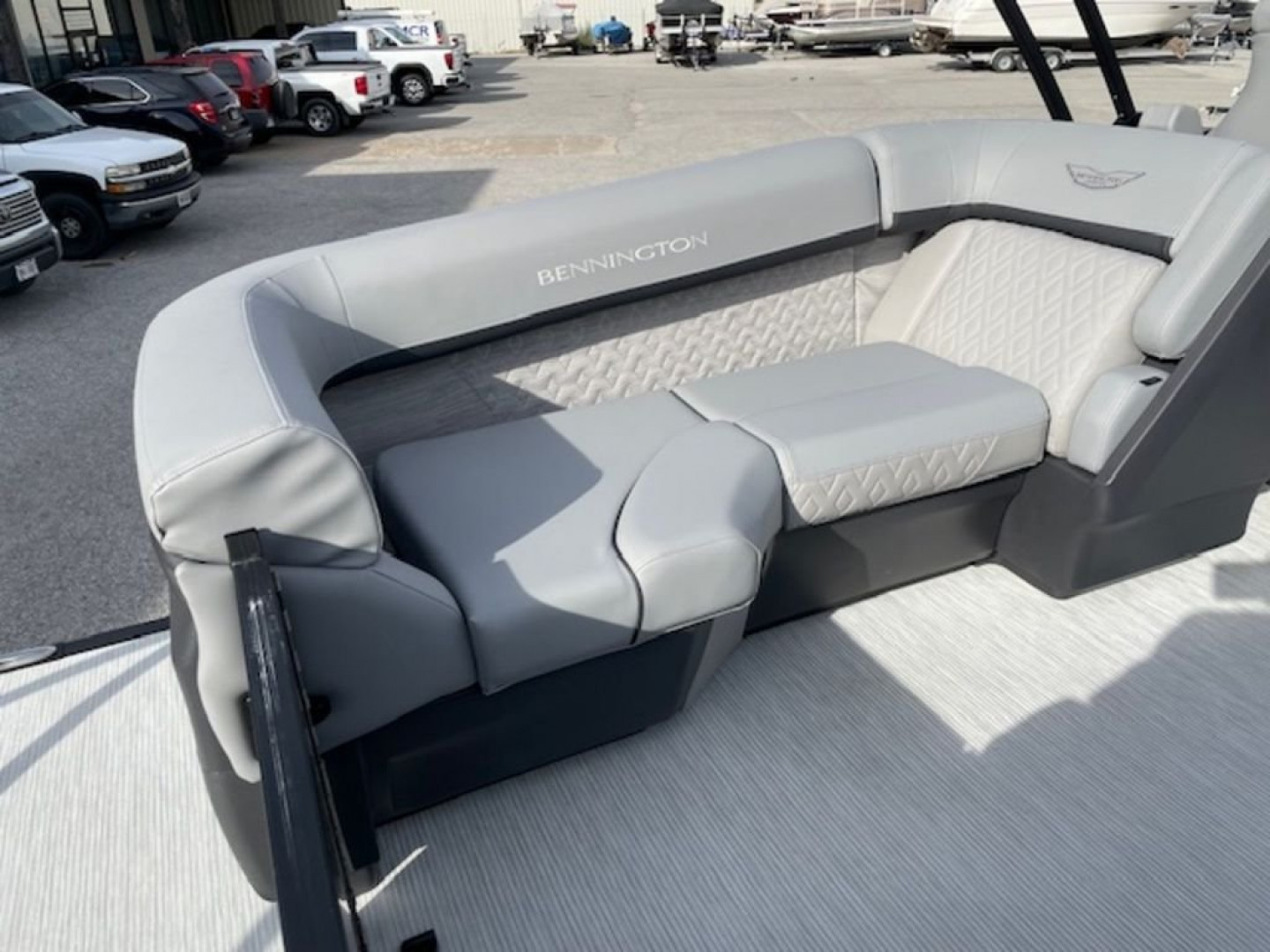 New 2025 Bennington 24 MFB Tritoon