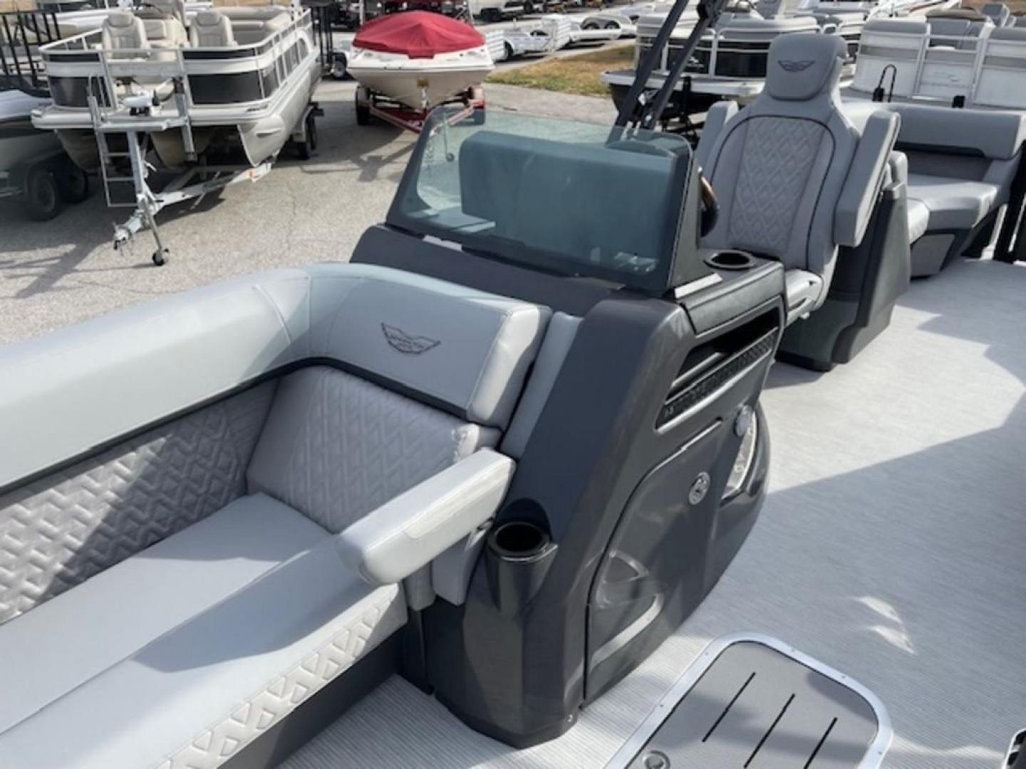 New 2025 Bennington 24 MFB Tritoon
